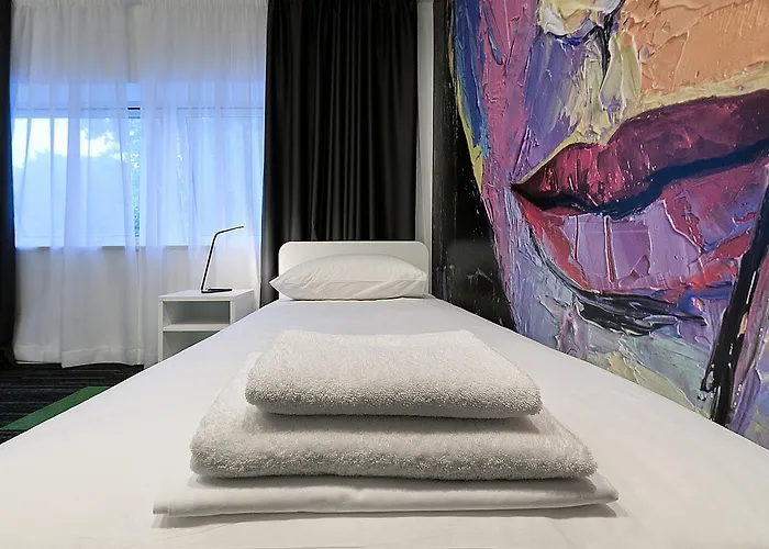 Auberge de jeunesse 365 For U *